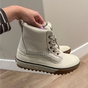 Vans Cream snow Winter Boots